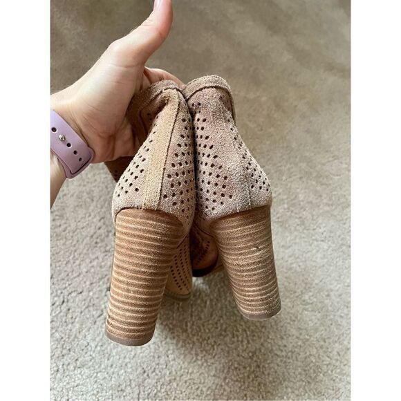 Lucky Brand Larise Tan Perforated Suede Ankle open toe Booties Size 8.5 - Picture 5 of 13